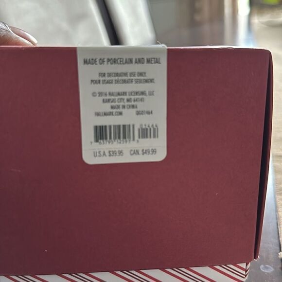 Hallmark Keepsakes Festive Santa Ornament - Picture 4 of 5